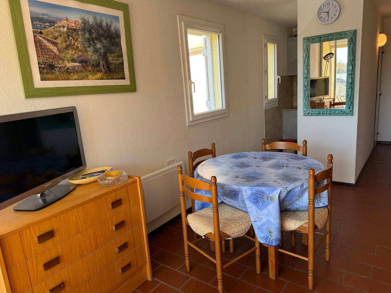 Ganzes Studio, Gruissan: Gemütliches Studio für 4 Pers. mit Loggia, privatem Parkplatz, nahe der Küste in Gruissan (Ville), Gruissan