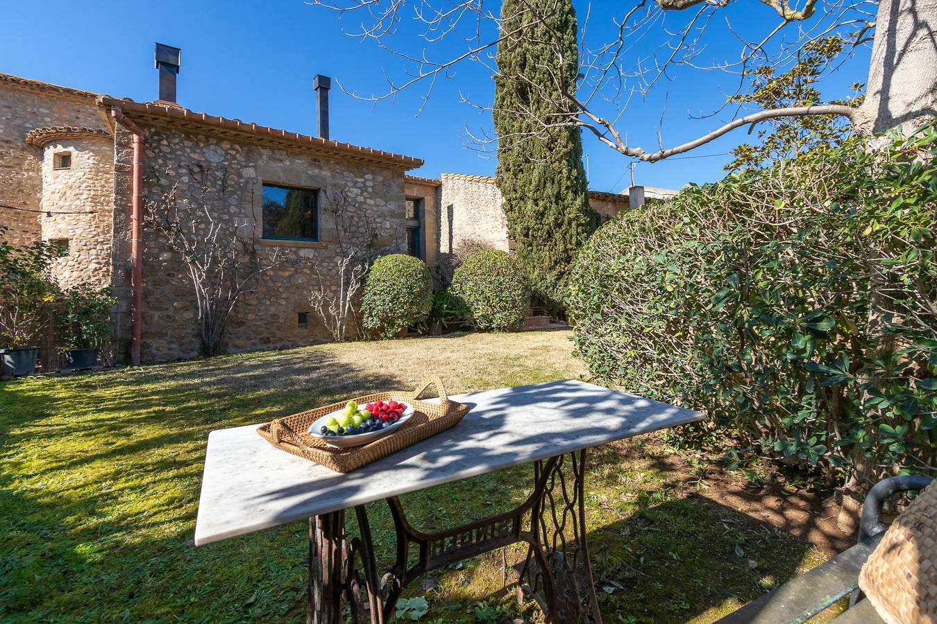 Casa de férias para 8 pessoas com terraço in Saus, Camallera i Llampaies, Upper Empordà