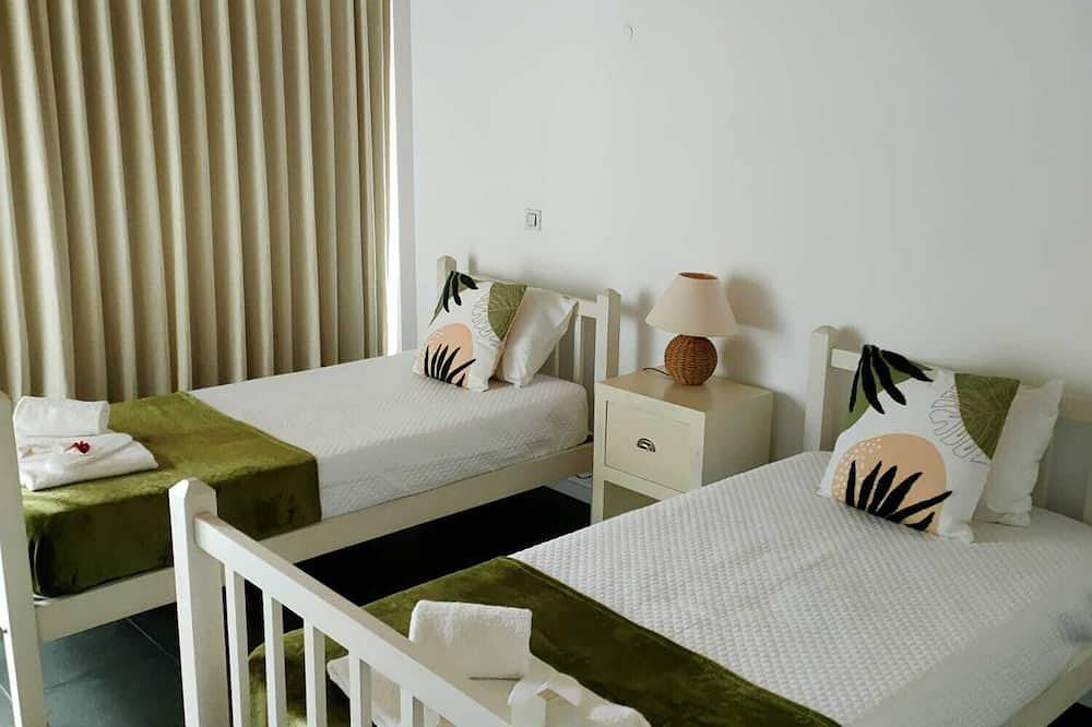 Haus T4 eingefügt mit Pool und Grillplatz am Donnerstag in der Serra da Arrábida in Setúbal, Naturpark Arrábida