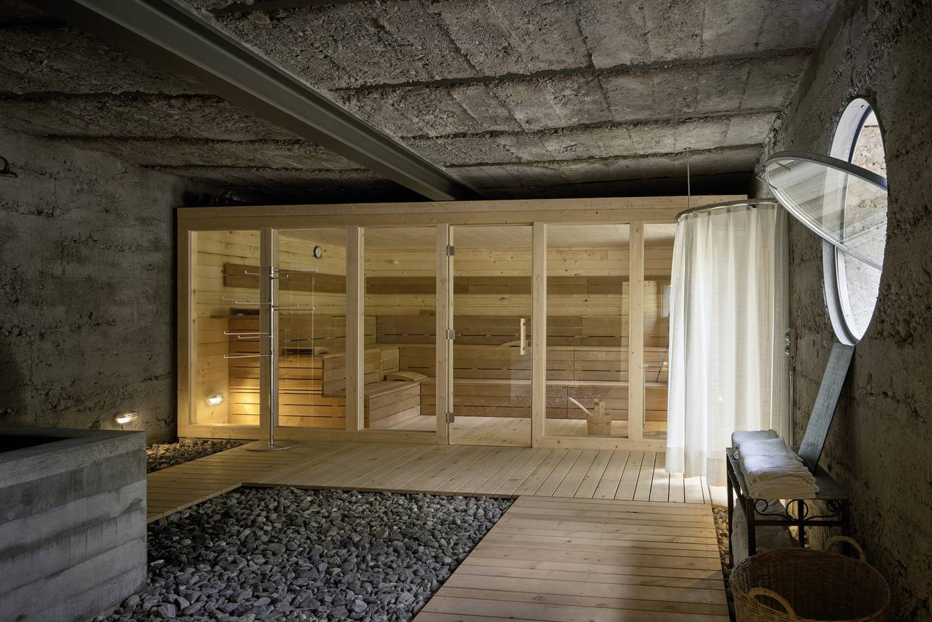Kurhaus Bergün - Mansarden-Einzelzimmer mit Lavabo und Etagenbad in Bergün, Bergün Filisur