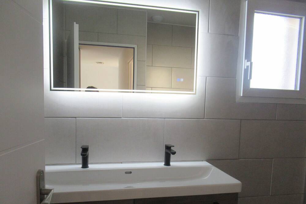 Villa \"Le Veyre\" with Mountain View, Private Terrace and Wi-Fi in Ancelle, Écrins National Park