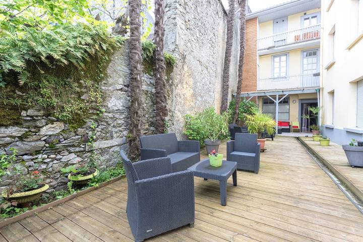 Ganze Wohnung, Ferienwohnung "Le Vignemale" in Lourdes, 4 Pers., privater Garten, Balkon, schnelles WLAN, zentral in Lourdes, Hautes-Pyrénées