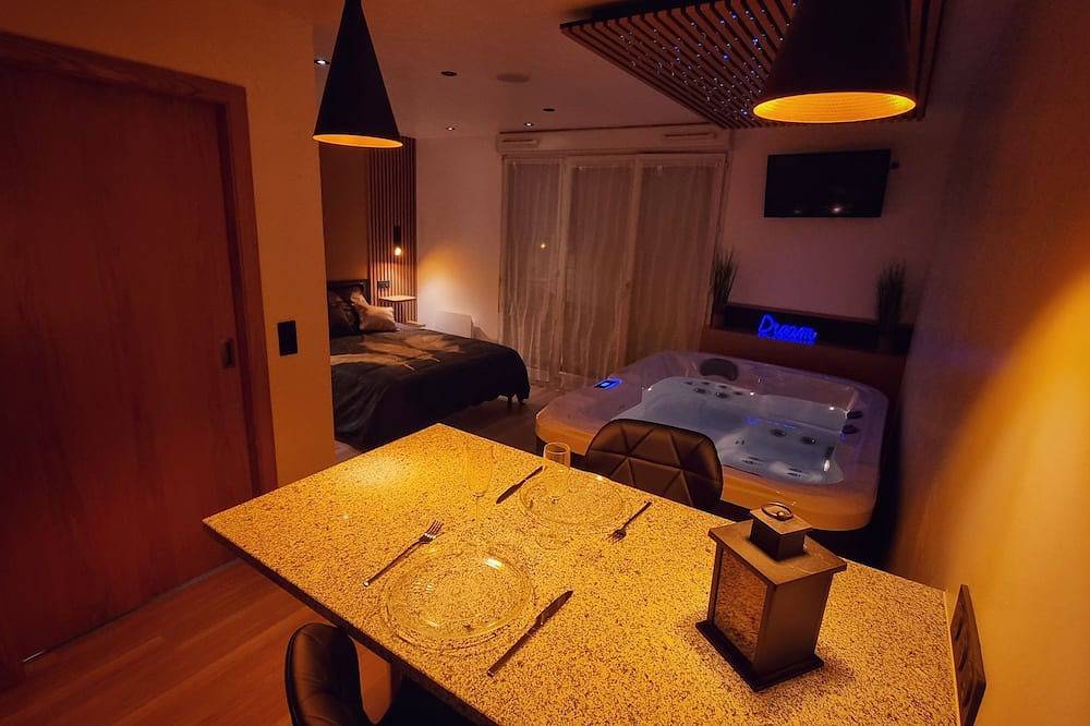 Apartamento entero, Modern studio with private Jacuzzi in Saint-Germain-lès-Corbeil, Essonne