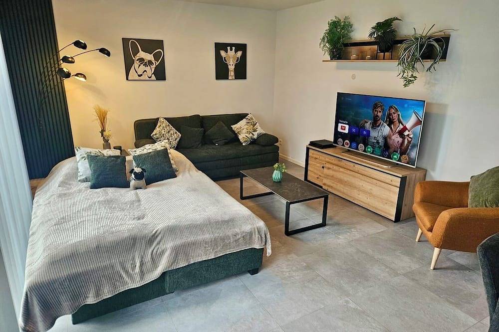 Heidefunhaus 2 - Gehobenes Ferienhaus für 18 Personen mit Sauna und Hot Tub. in Neuenkirchen (Lüneburger Heide), Landkreis Heidekreis