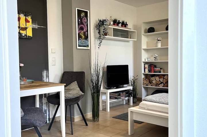 Ganze Wohnung, Schönes Apartment ca.25qm mit kleiner Terrasse. 5 Gehminuten bis zur S-Bahn in Röhrmoos, Landkreis Dachau