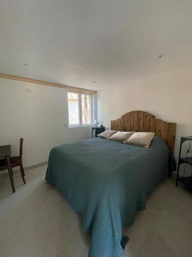 Gîte pour 4 personnes, avec Terrasse et Jardin ainsi que Piscine et Vue à Ars-sur-Formans