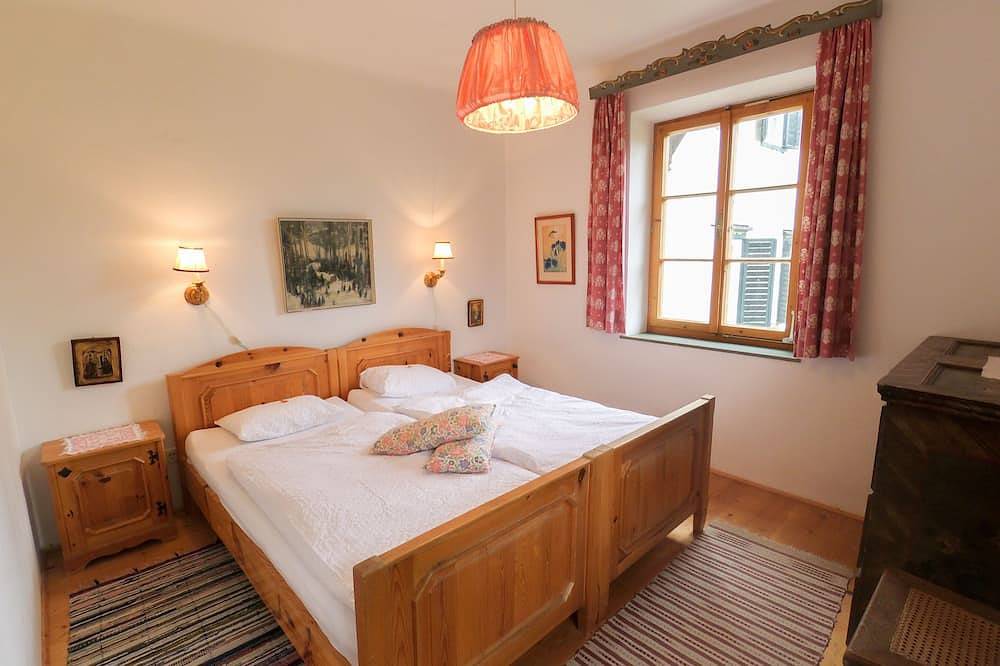 Romantisches Ferienhaus nahe am See gelegen, zu Fuß 5 Min. vom Strand entfernt in Altaussee, Totes Gebirge