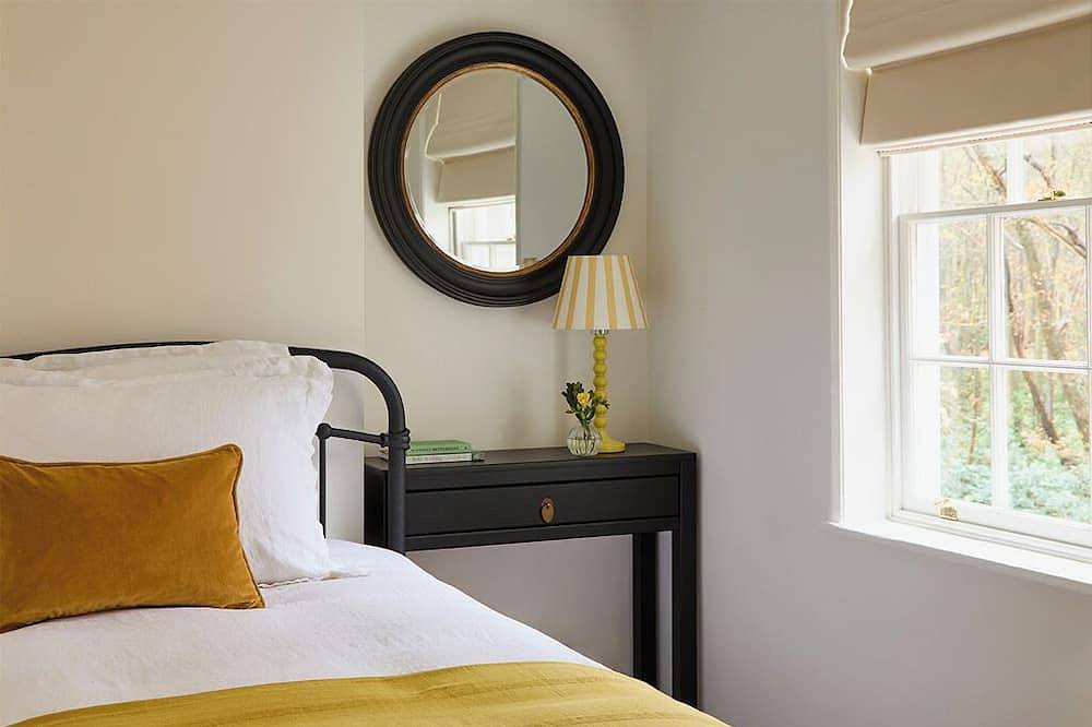 Cosgrove Cottage is nestled on the beautiful and secluded Langham Hall Estate in Langham (Colchester), Colchester