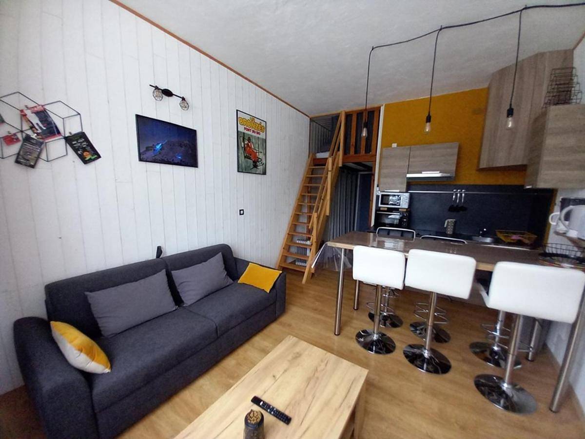 Appartement entier, Studio rénové au pied des pistes, idéal pour 4 pers, avec Wifi, animaux acceptés, casier à skis inclus - Fr-1-787-54 in Le Lioran, Laveissière