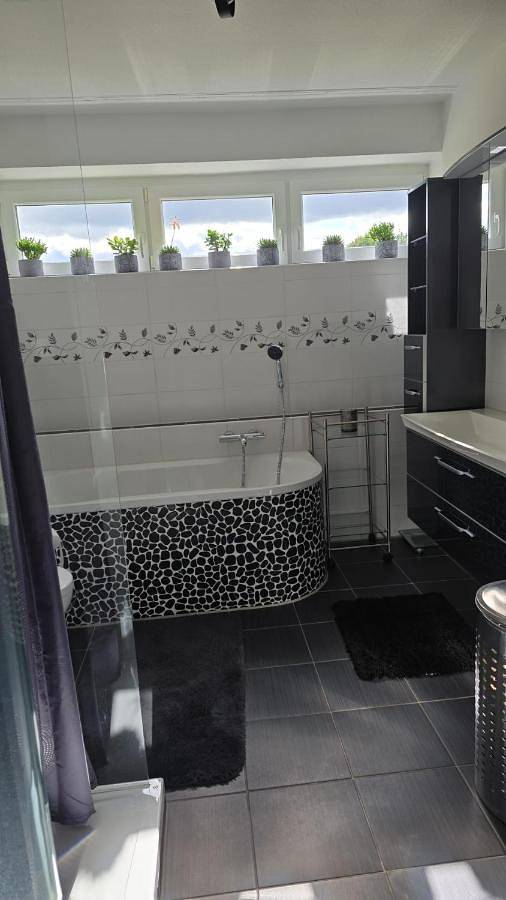 Ferienwohnung für 3 Personen, mit Terrasse und Garten in Schortens - 4