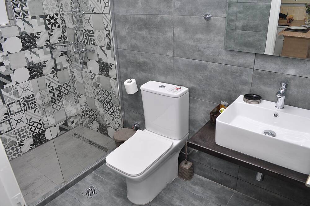 Entire apartment, Polymnia I - Ground Floor Studio No.3 in Lassi, Argostoli