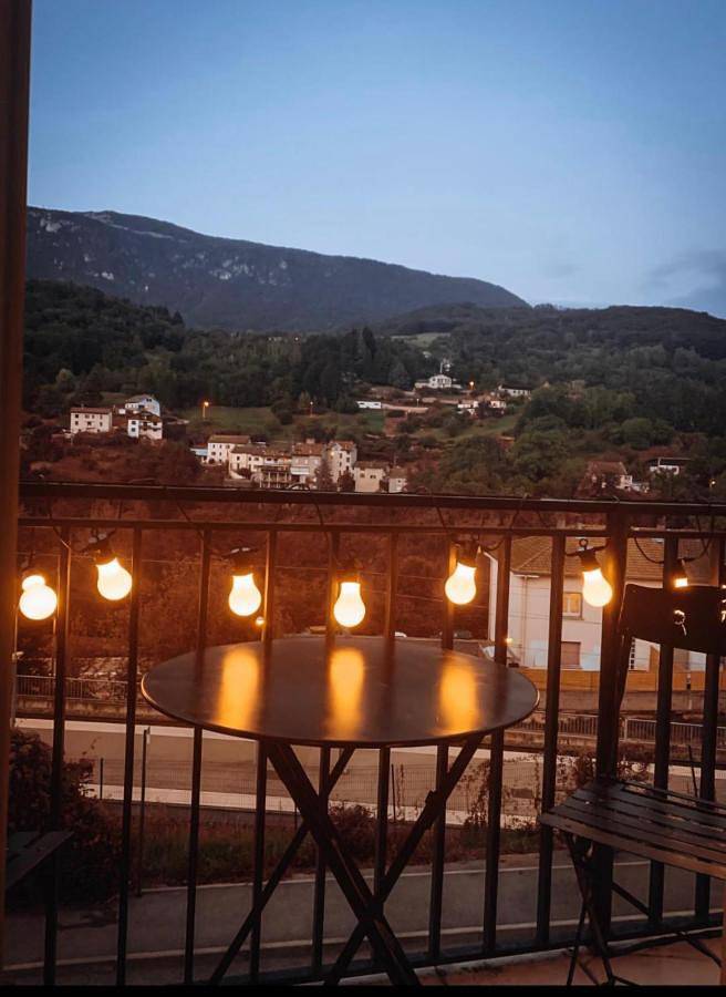 Gîte pour 6 personnes, avec vue et balcon dans Valserhône - 2