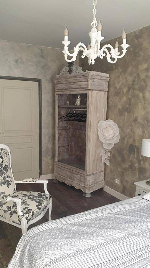 La maison porte bonheur in Chantelle, Allier