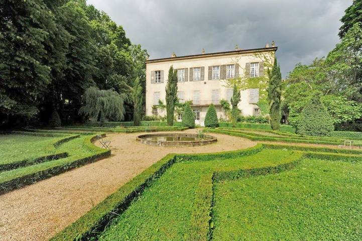 Gîte pour 15 personnes, avec jardin à Thiers - 2