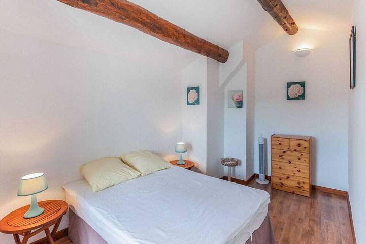 Location de vacances pour 6 personnes, avec terrasse à Saint-Laurent-de-Carnols - 4