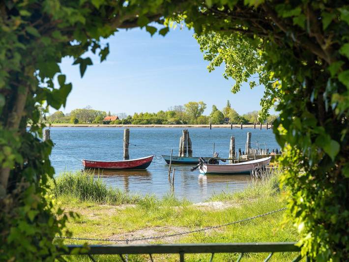 Fährhaus Wittow Haus: Terrasse, Garten, Kamin in Wiek, Rügen