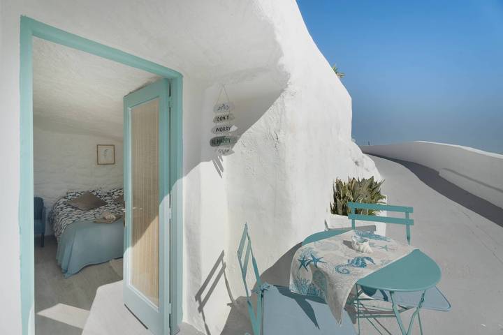 Estudio entero, Estudio vacacional 'Cueva Sol' con vistas al mar, piscina compartida y Wi-Fi in La Zarza (Canary Islands), Fasnia