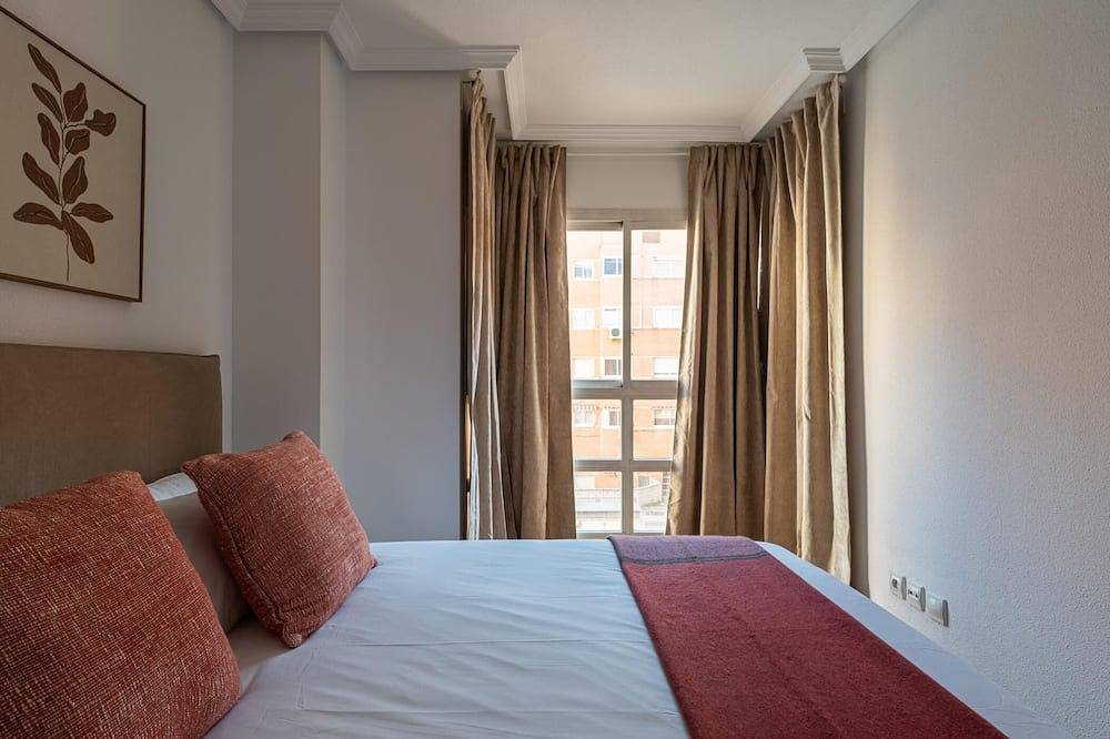 Entire apartment, Las Tablas - 1 Bedroom with sofa bed and terrace in Fuencarral-El Pardo, Madrid