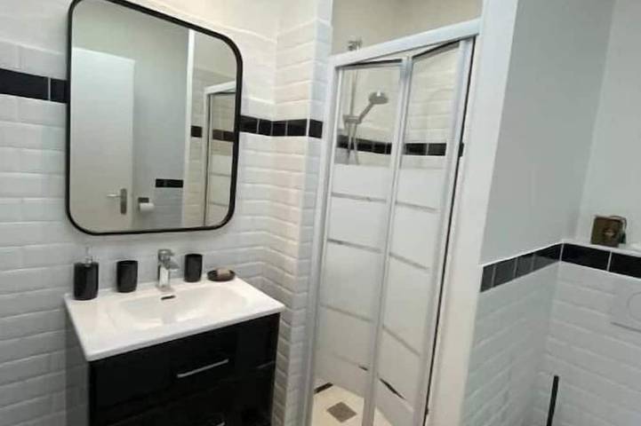 Gîte pour 2 personnes, avec piscine ainsi que jardin et terrasse à La Rivière - 3