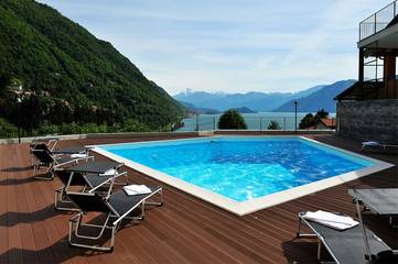 Gîte pour 8 personnes, avec terrasse ainsi que piscine et vue sur le lac à Argegno