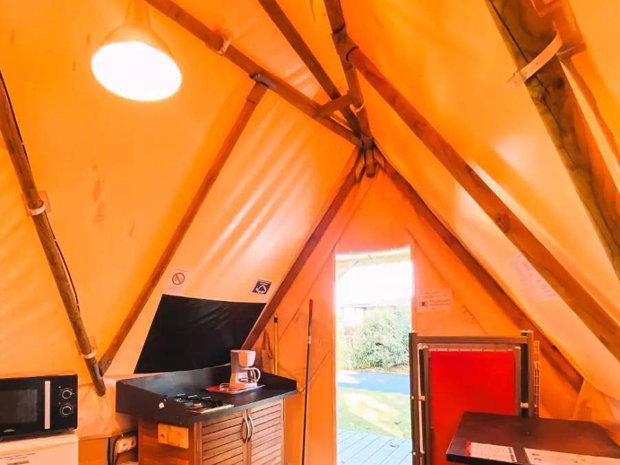 Camping Maeva Escapades de La Geres - Tente 4 personnes - Tipi Maya 24 m² - sans sanitaire 4 personnes in Surgères, Région de Rochefort