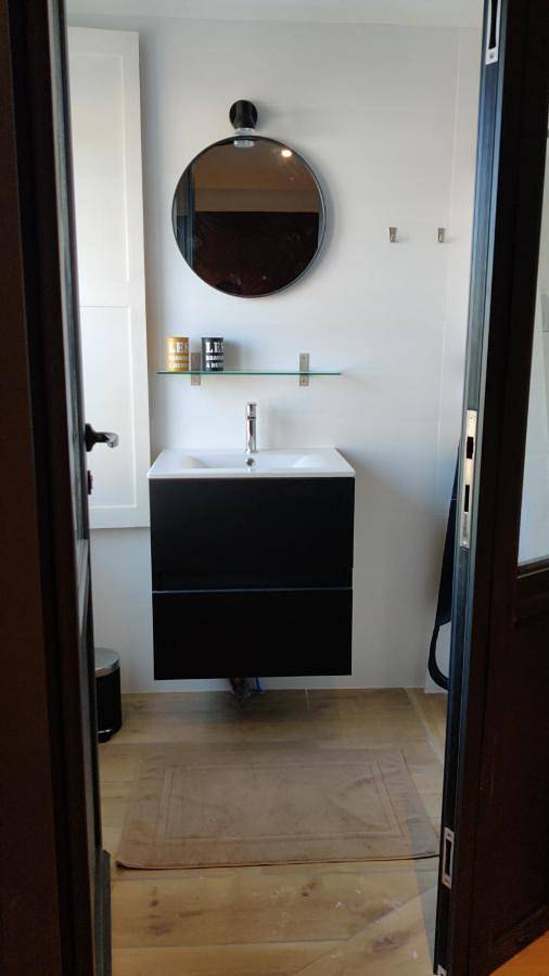 Double Room with Private Bathroom in Houdan, Yvelines