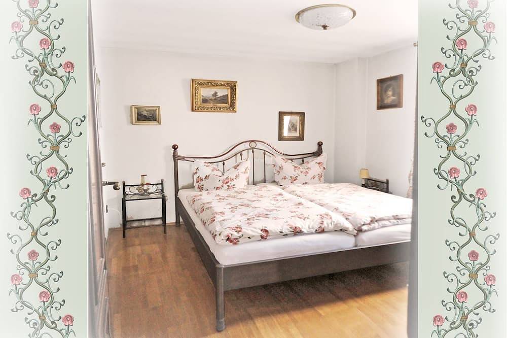 Entire apartment, Romantic holiday apartment in the Oid Town of Meersburg in Meersburg, Obersee (Bodensee)