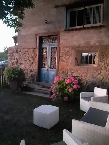 Gîte pour 5 personnes, avec jardin ainsi que piscine et vue, adapté aux familles à Ganac