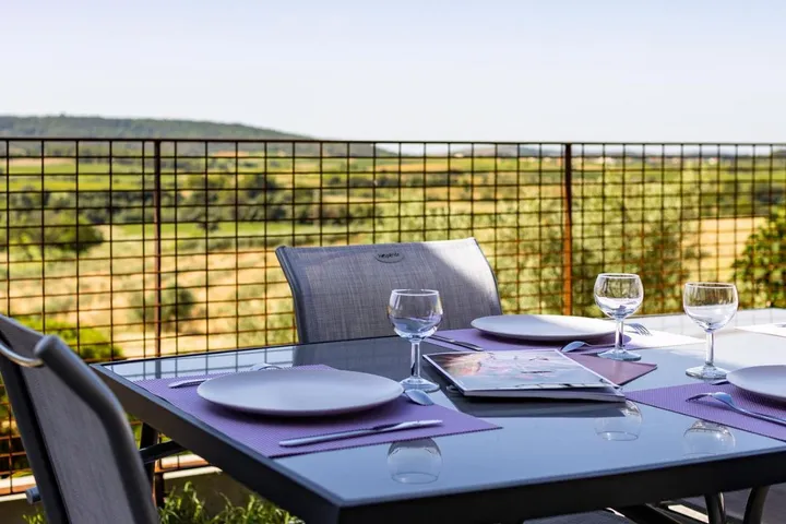 Holiday home for 4 people, with garden and view as well as pool - 1