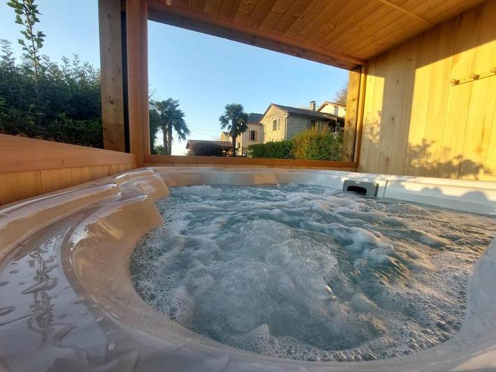 Gîte pour 3 personnes, avec terrasse et vue à Espinas - 2