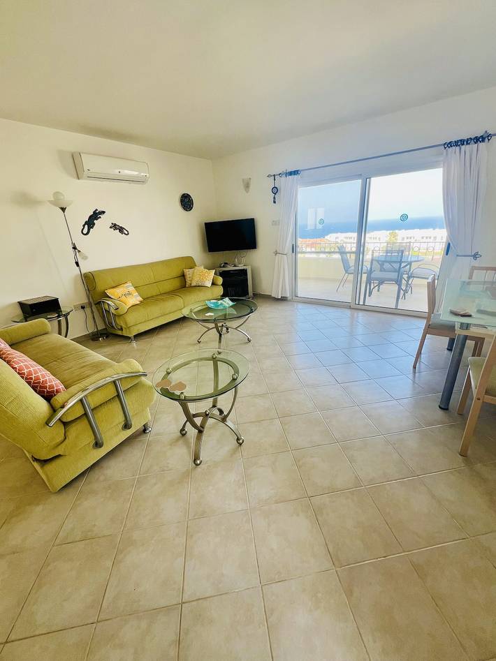 Ganze Wohnung, Meerblick und Pool · 2Br · Esentepe in Nordzypern