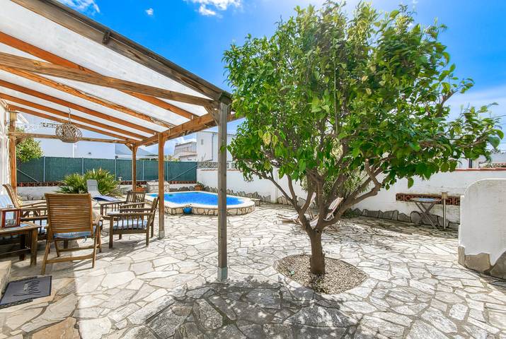 Ferienhaus für 6 Personen, mit Terrasse und Garten in Roses - 4