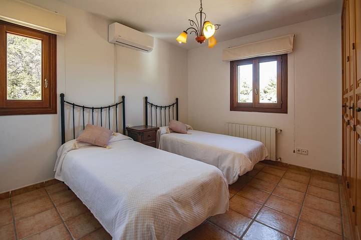 Villa ist Socorrat mit Pool, Tischtennis und Garten in St Miquel de Balansat, Sant Joan de Labritja