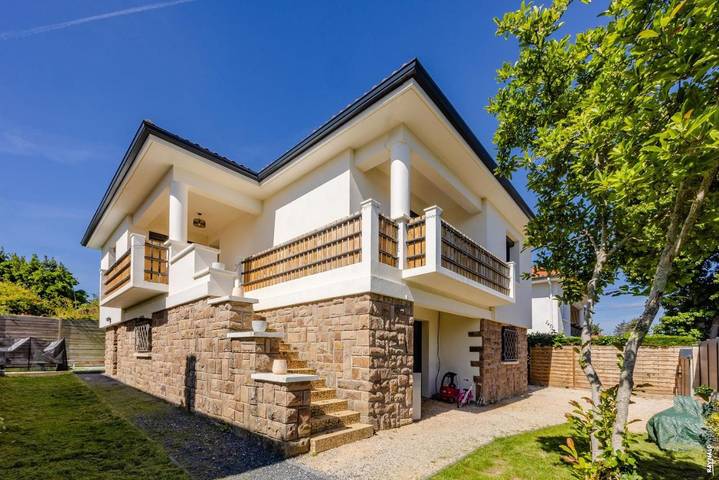 Maison de vacances pour 8 personnes, avec Balcon et Terrasse ainsi que Jardin et Piscine à Montauban