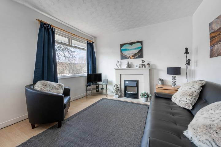 2 Bed Chalet - Sleeps 4 - River and mountain views in Contin, Highlands