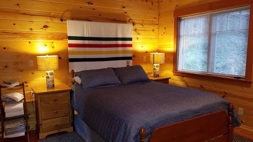 Log cabin for 6 people, with garden, with pets in Oregon