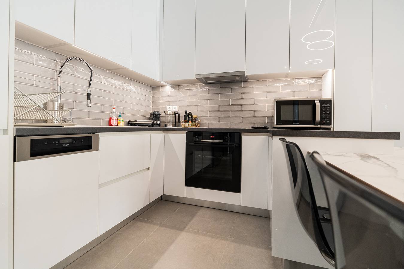 Ganze Wohnung, Liv - Luminous & Spacious Apartment in Pagrati in Zentral-Athen, Athen