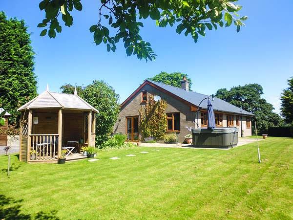 Cottage for 5 people, with garden in Powys