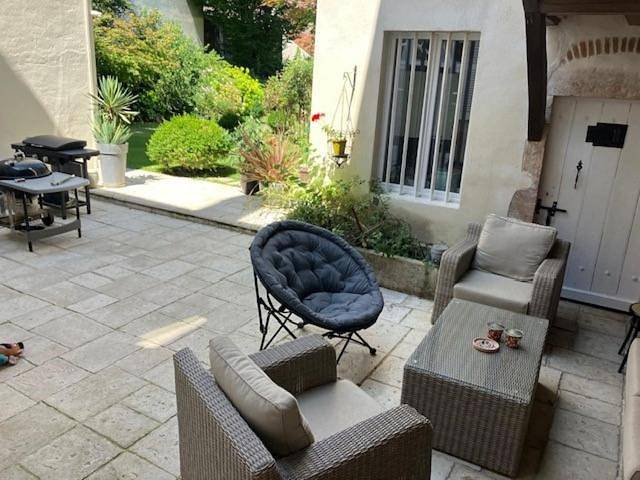 Location de vacances pour 4 personnes, avec Terrasse ainsi que Jardin et Piscine à Saint-Jean-de-Losne - 4