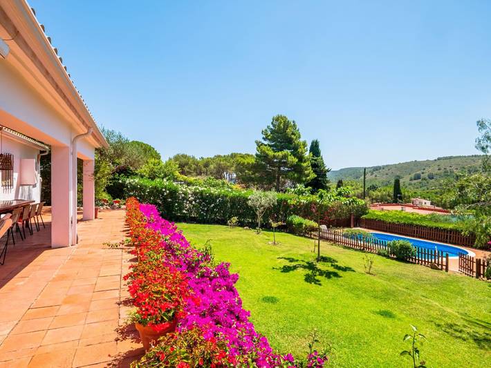 Ferienhaus für 12 Personen, mit Balkon/Terrasse und Garten sowie Pool an der Costa Brava