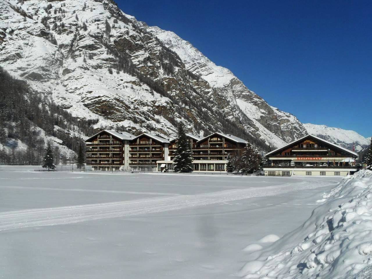 Ganze Wohnung, Two-Bedroom Apartment with Balcony in Täsch, Walliser Alpen