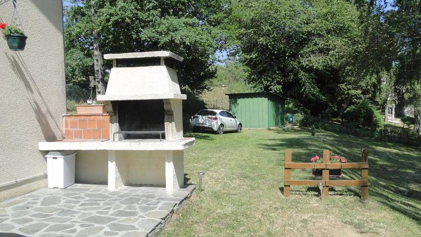 Location de vacances pour 8 personnes, avec vue ainsi que vue sur le lac et jardin dans Lac de Pareloup - 2
