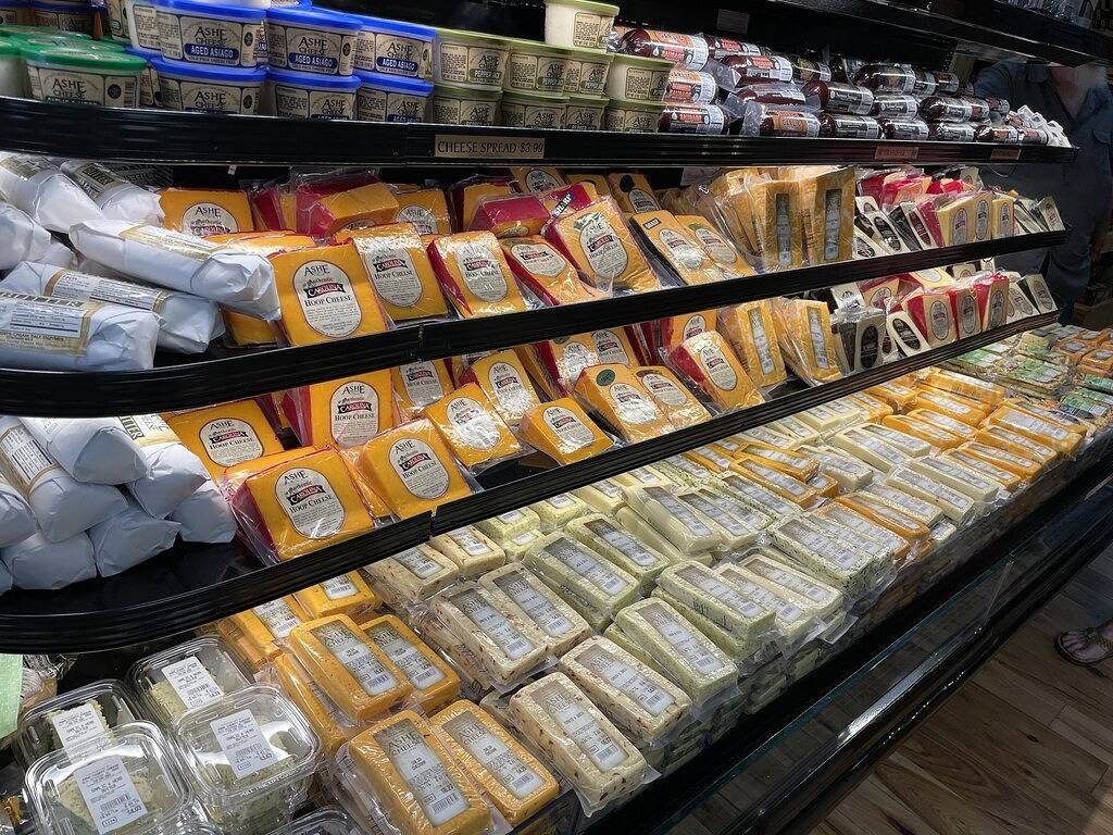 Comfy Getaway w/ stream and bridge out back in Ashe County