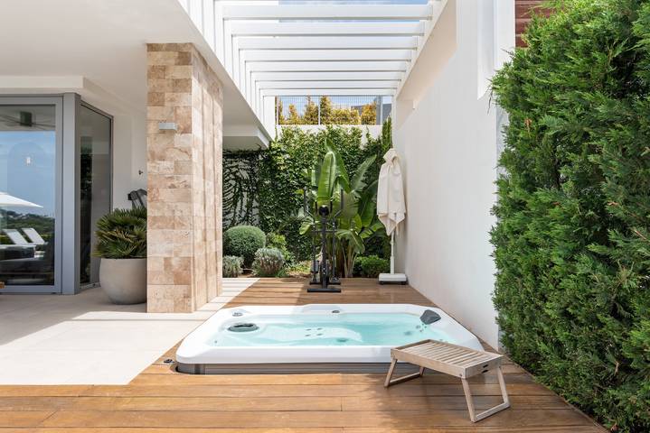 Ferienhaus für 8 Personen, mit Balkon und Whirlpool sowie Garten in Marbella - 3