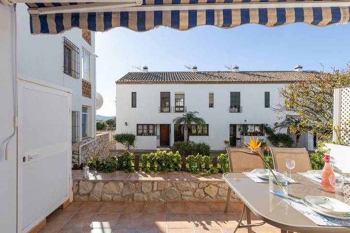 Entire apartment, Valleverde - Cosy apartment with shared pool and free WiFi. in Mijas Pueblo, Mijas