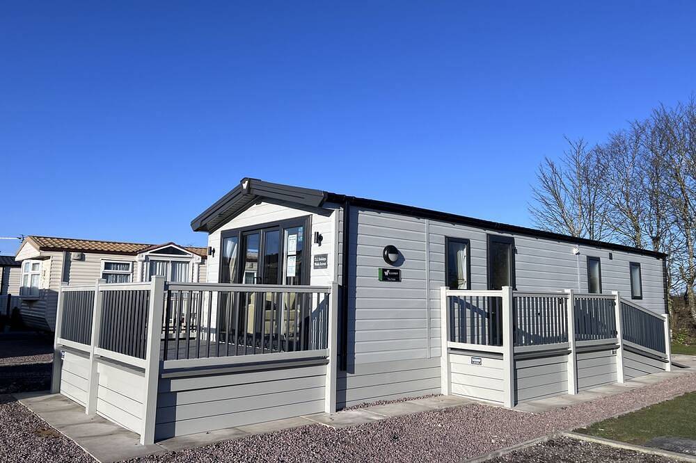 Glamping for 4 People in Skegness, Lincolnshire