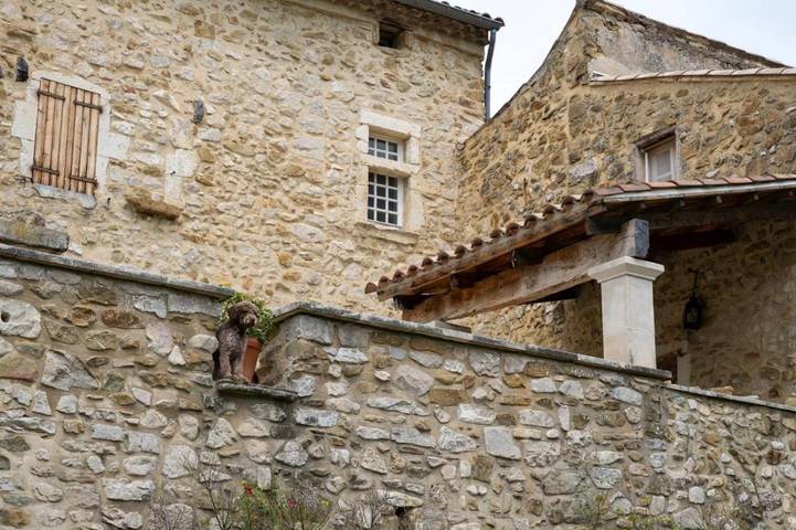 Location de vacances pour 2 personnes, avec piscine ainsi que vue et jardin à Roche-Saint-Secret-Béconne - 4