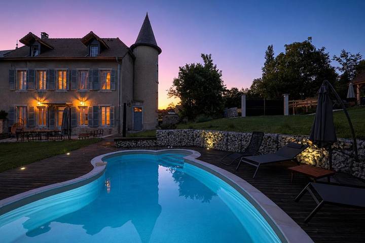 Maison de vacances pour 6 personnes, avec Jacuzzi et Terrasse ainsi que Jardin et Piscine