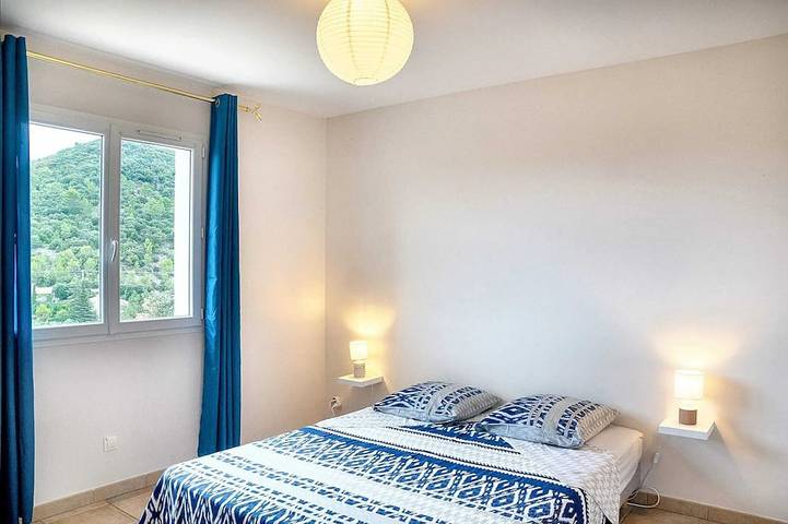 Location de vacances pour 14 personnes, avec terrasse et jardin, animaux acceptés à Saint-Jean-du-Pin - 3