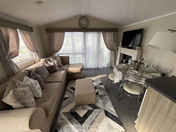 Glamping for 6 people, with balcony and ocean view, child-friendly in Colchester